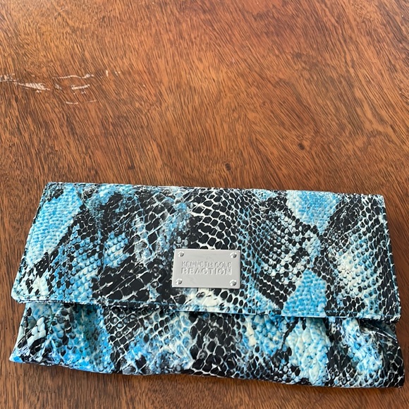 Kenneth Cole Reaction Handbags - EUC Kenneth Cole Snake Skin Print Wallet